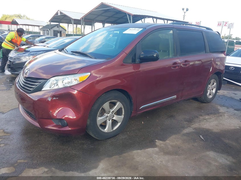 TOYOTA SIENNA - zdjęcie 2