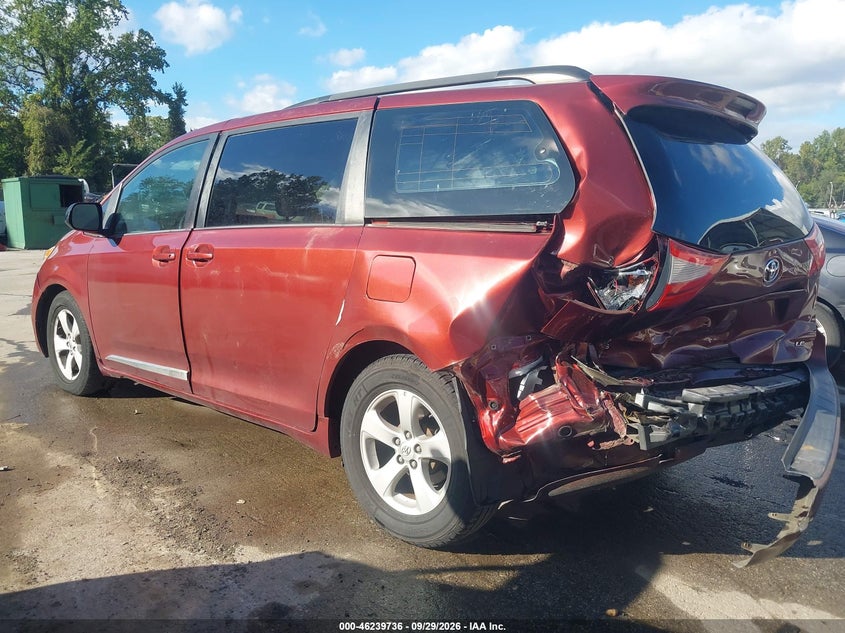 TOYOTA SIENNA - zdjęcie 3
