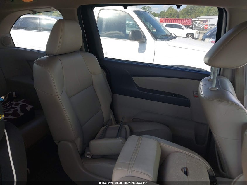 2011 HONDA ODYSSEY auction photo 8
