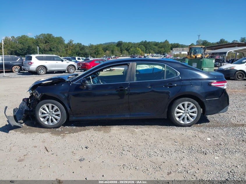 TOYOTA CAMRY - zdjęcie 14
