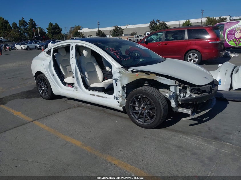 Vin: 5yj3e1ea2mf018352, lot: 46740619, tesla model 3 standard range plus rear-wheel drive 2021 img_1