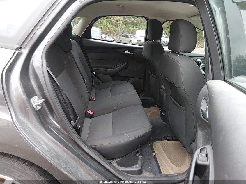 2015 FORD FOCUS SE · Фото 8