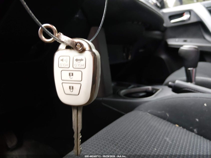 TOYOTA RAV4 - zdjęcie 11