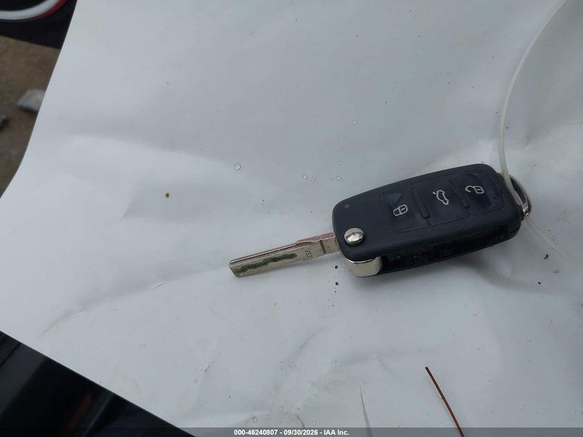 2013 VOLKSWAGEN BEETLE 2.5L · Фото 11