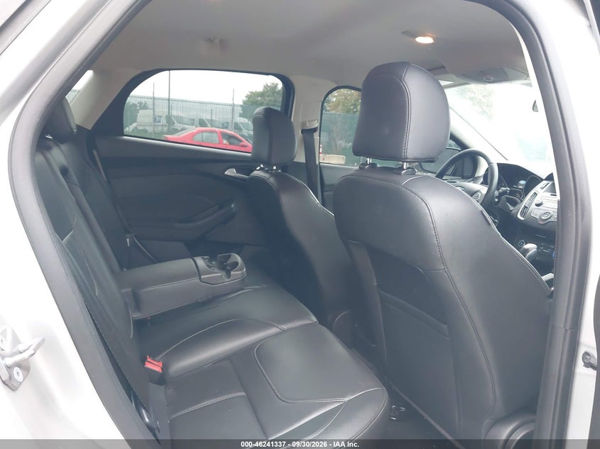 FORD FOCUS 2015 VIN 1FADP3K27FL386572