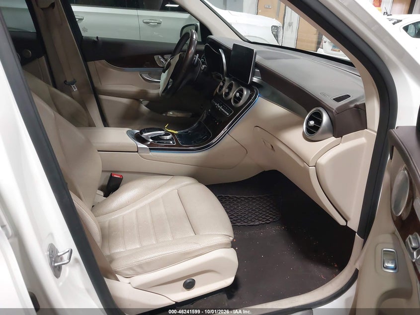 MERCEDES-BENZ GLC 300 - zdjęcie 5