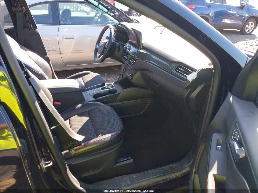 2024 FORD ESCAPE ST-LINE · Фото 5