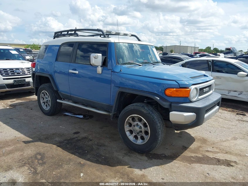 2011 TOYOTA FJ CRUISER