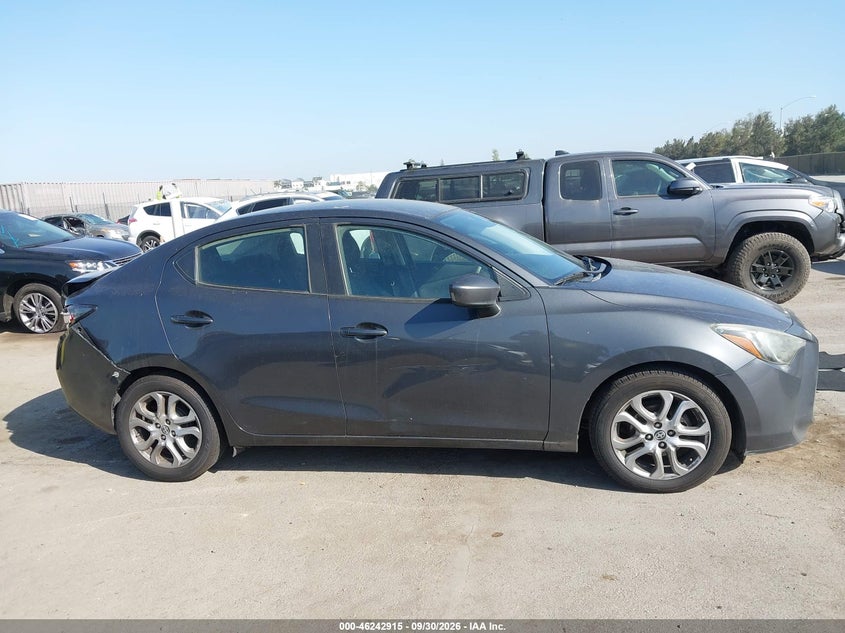 2016 SCION IA · Фото 13