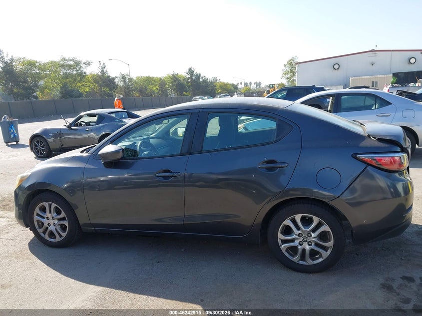 2016 SCION IA · Фото 14