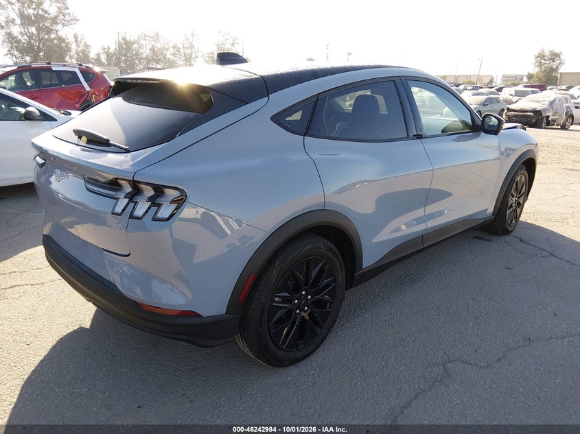 FORD MUSTANG MACH-E - zdjęcie 4