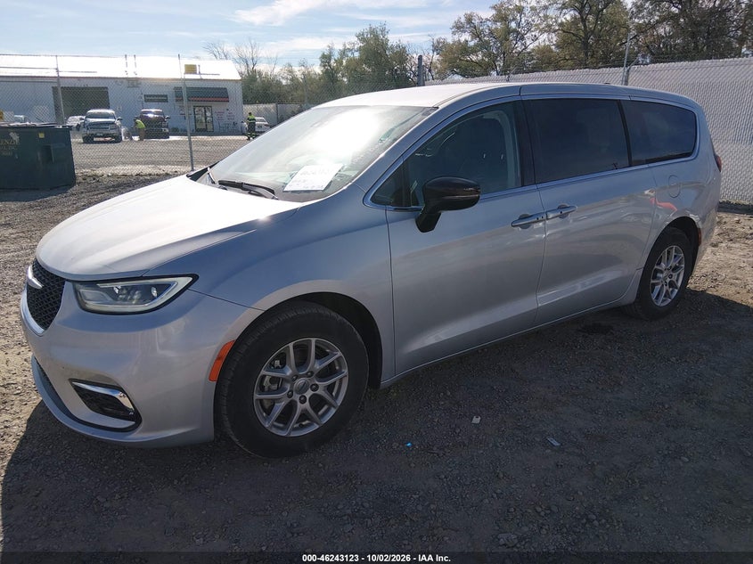 2024 CHRYSLER PACIFICA TOURING L · Фото 2