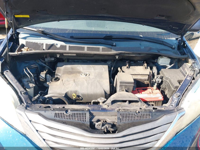 2011 TOYOTA SIENNA XLE V6 · Photo 10