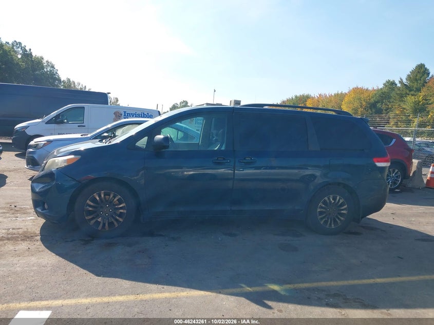 2011 TOYOTA SIENNA XLE V6 · Photo 14