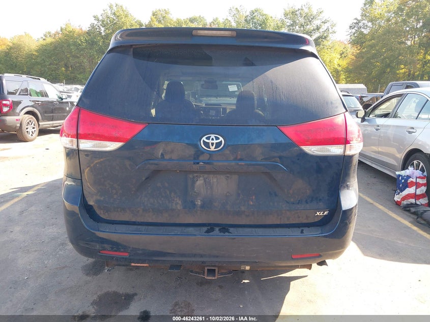 2011 TOYOTA SIENNA XLE V6 · Photo 16