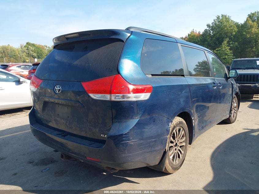 2011 TOYOTA SIENNA XLE V6 · Photo 4