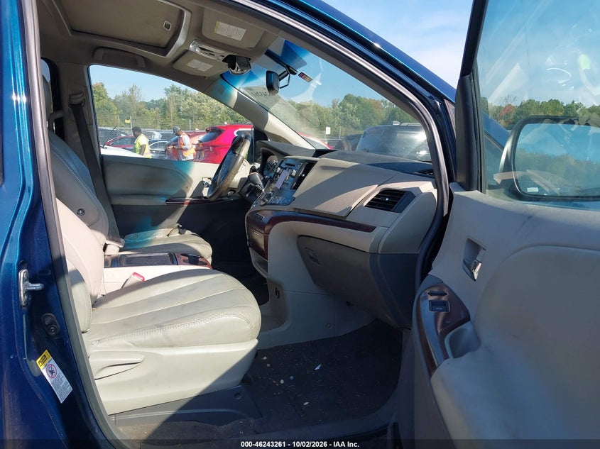 2011 TOYOTA SIENNA XLE V6 · Photo 5