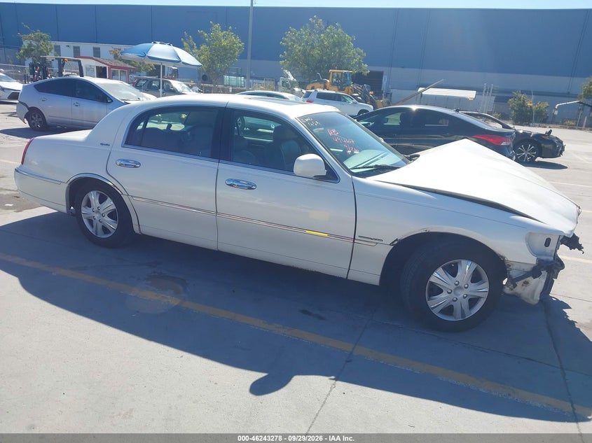 2002 LINCOLN TOWN CAR SIGNATURE