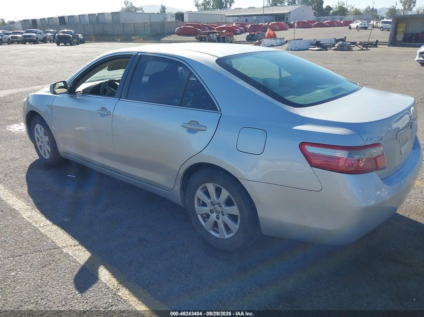 Фото 3 - TOYOTA CAMRY