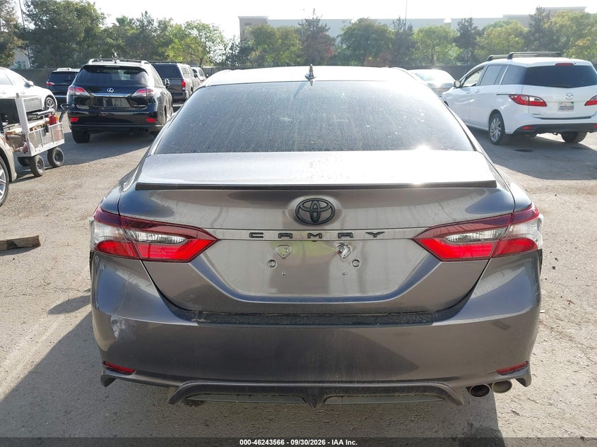TOYOTA CAMRY - zdjęcie 16