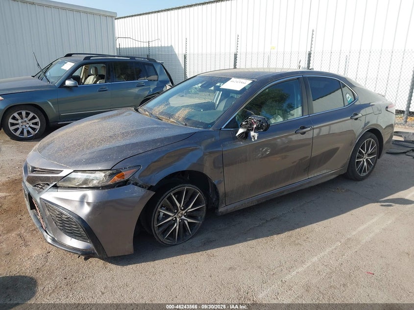 TOYOTA CAMRY - zdjęcie 2