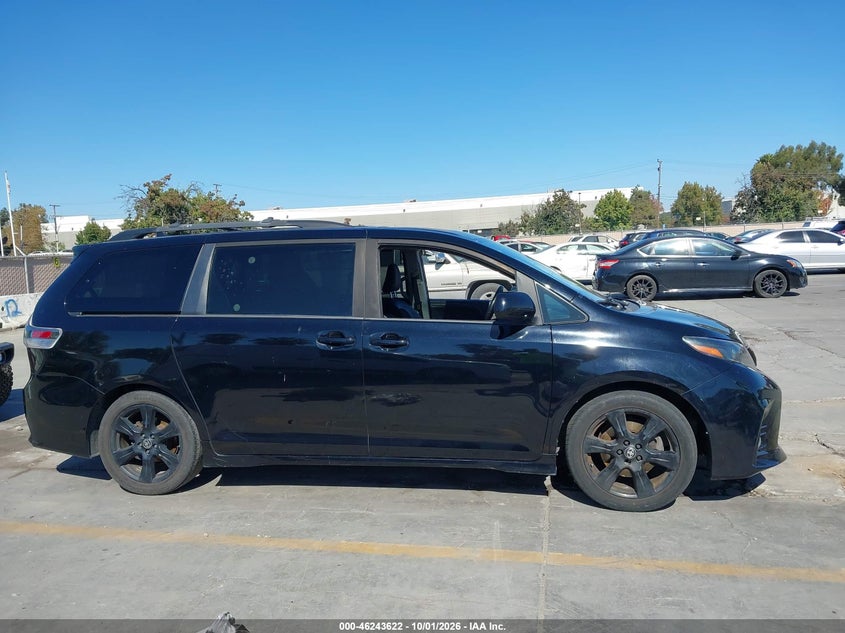 TOYOTA SIENNA - zdjęcie 13