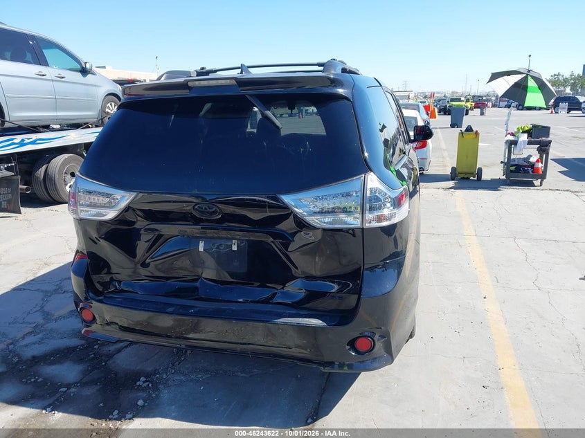 TOYOTA SIENNA - zdjęcie 16