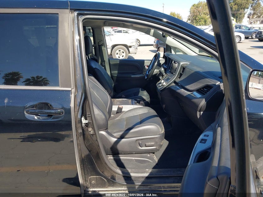 TOYOTA SIENNA - zdjęcie 5