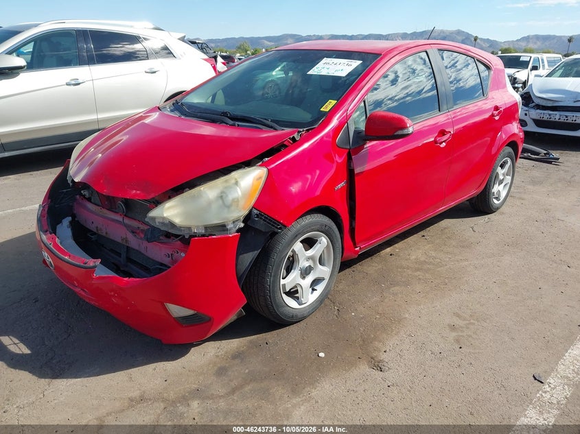 2013 Toyota Prius C One, Front End, IAAI, VIN JTDKDTB35D1552972 — photo 2