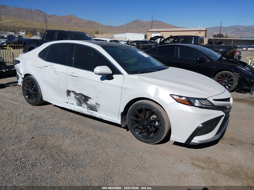 TOYOTA CAMRY - zdjęcie 1