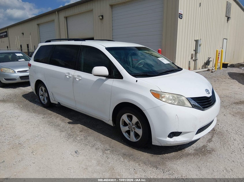 2011 TOYOTA SIENNA LE V6