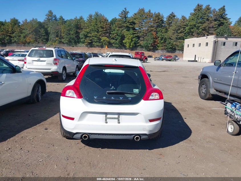 VOLVO C30 2013 VIN YV1672MK7D2309126