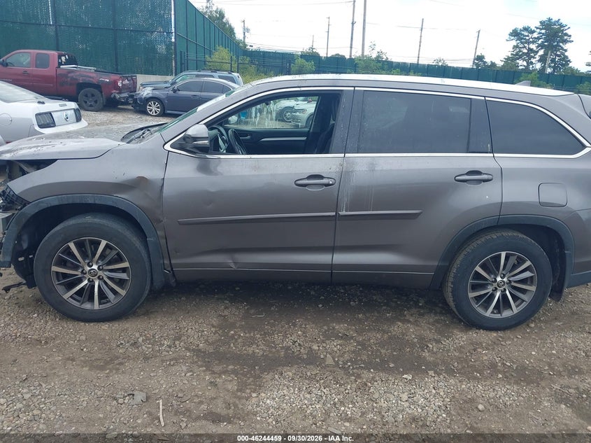 TOYOTA HIGHLANDER - zdjęcie 14