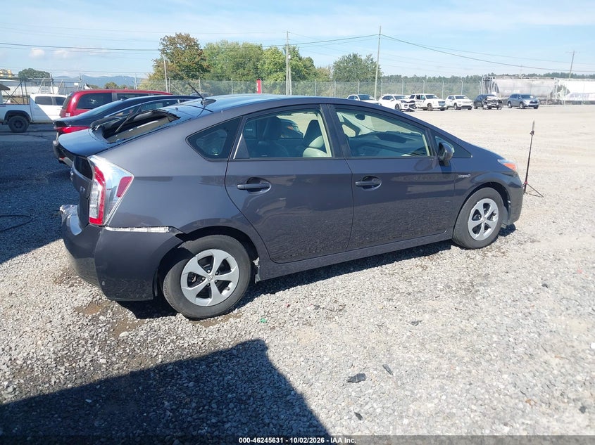 2014 TOYOTA PRIUS FOUR · Фото 4