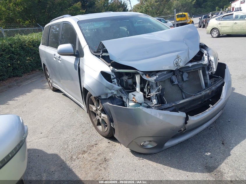 TOYOTA SIENNA - zdjęcie 1