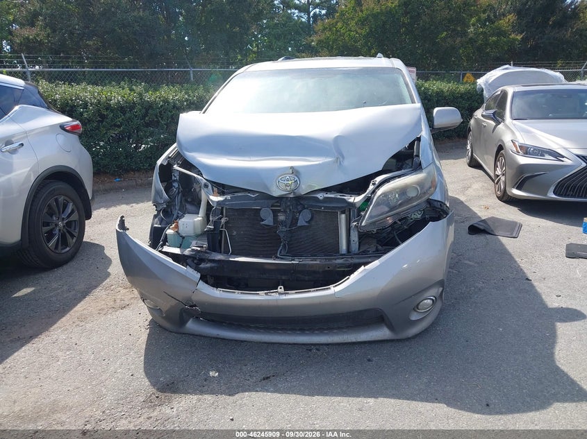 TOYOTA SIENNA - zdjęcie 12
