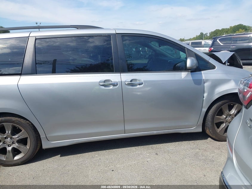 TOYOTA SIENNA - zdjęcie 13