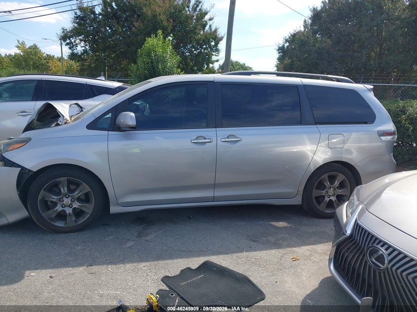 TOYOTA SIENNA - zdjęcie 14