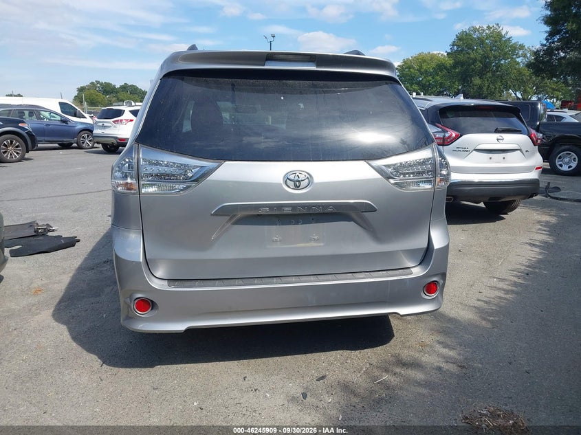 TOYOTA SIENNA - zdjęcie 16