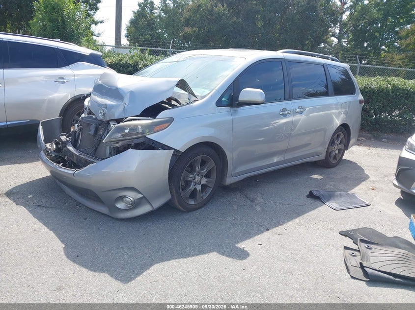 TOYOTA SIENNA - zdjęcie 2