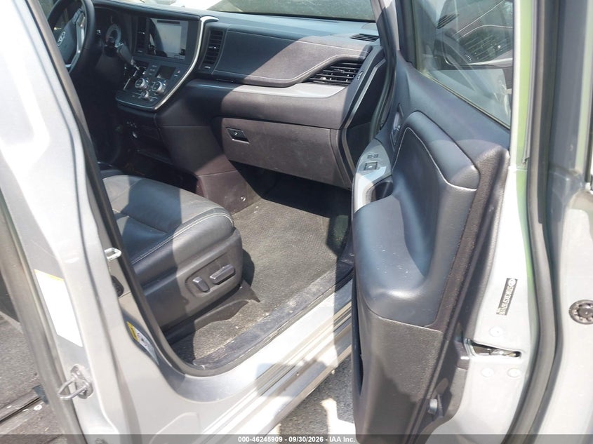 TOYOTA SIENNA - zdjęcie 5