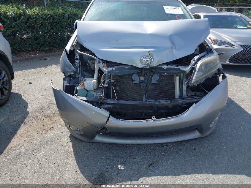 TOYOTA SIENNA - zdjęcie 6