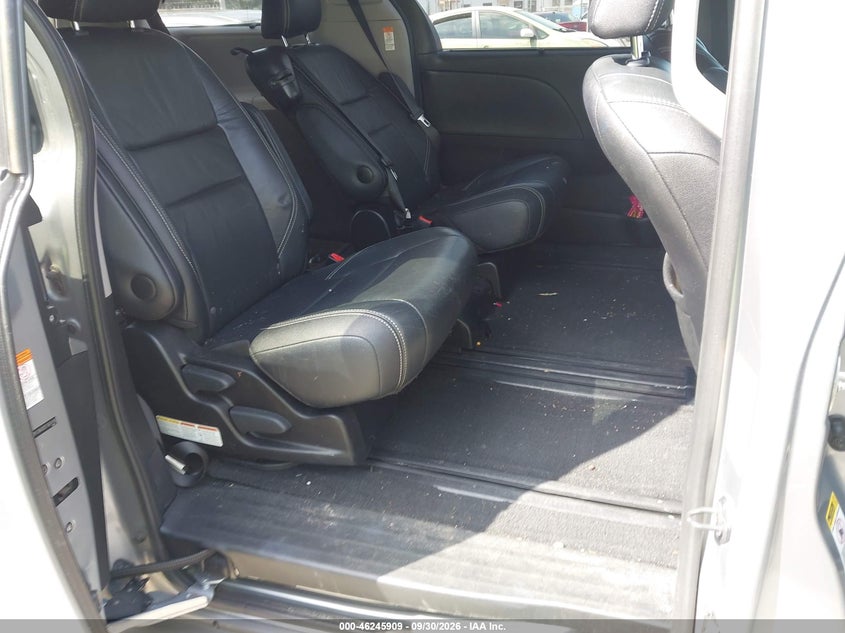 TOYOTA SIENNA - zdjęcie 8