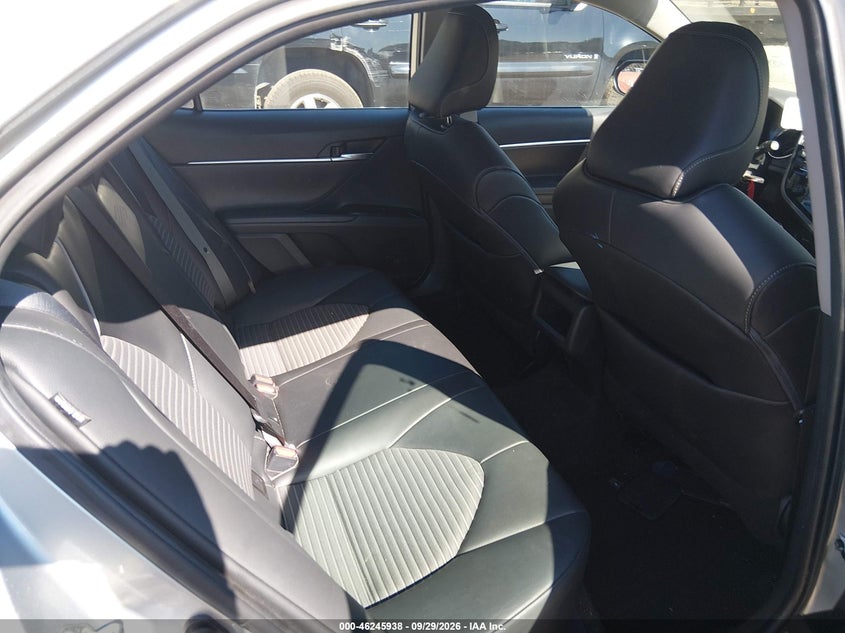 TOYOTA CAMRY - zdjęcie 8