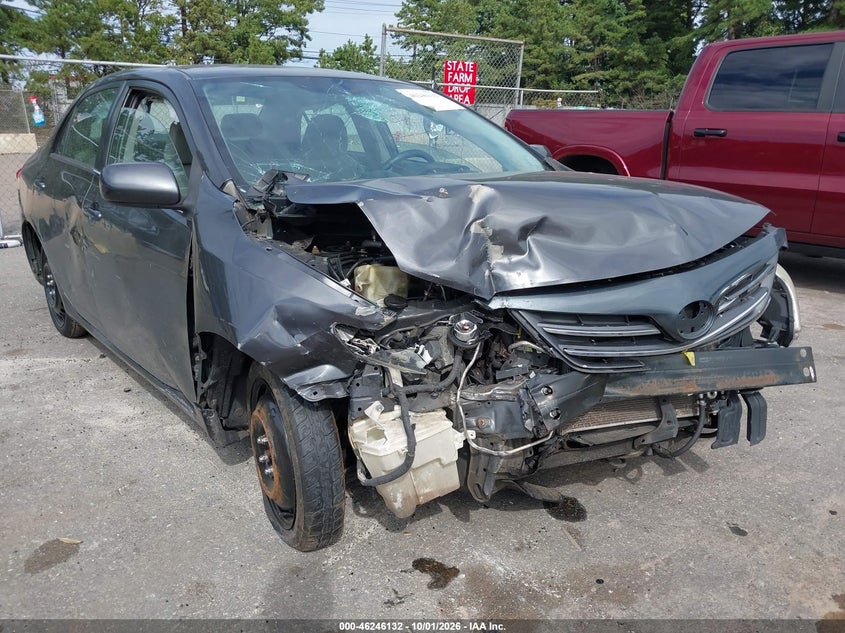 Vin: 2t1bu4ee3dc033868, lot: 46746158, toyota corolla le 20131