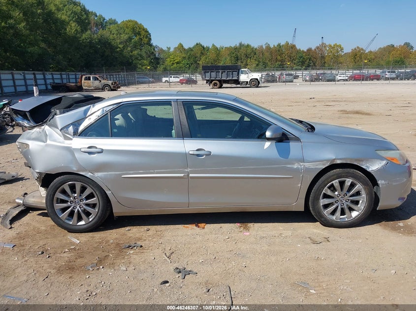TOYOTA CAMRY - zdjęcie 13