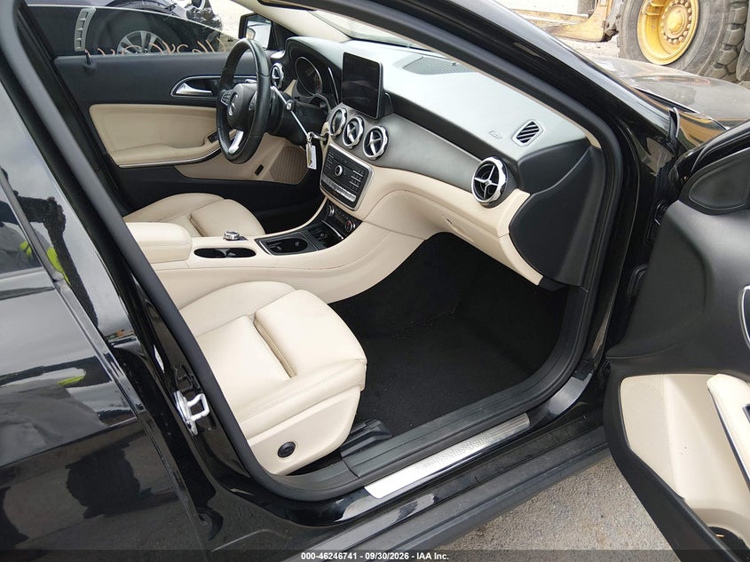 MERCEDES-BENZ GLA 250 - zdjęcie 5