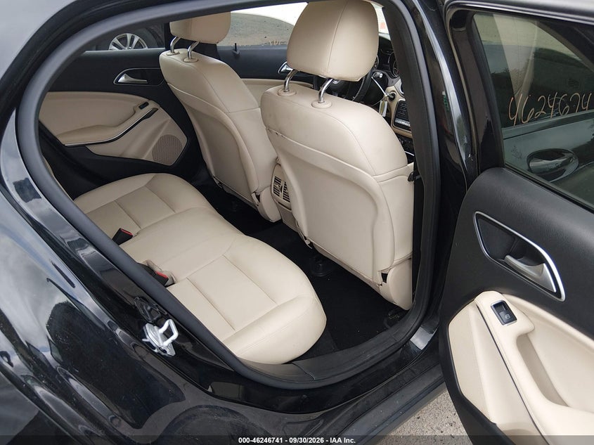MERCEDES-BENZ GLA 250 - zdjęcie 8