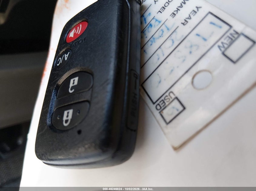 2010 TOYOTA PRIUS III · Photo 11