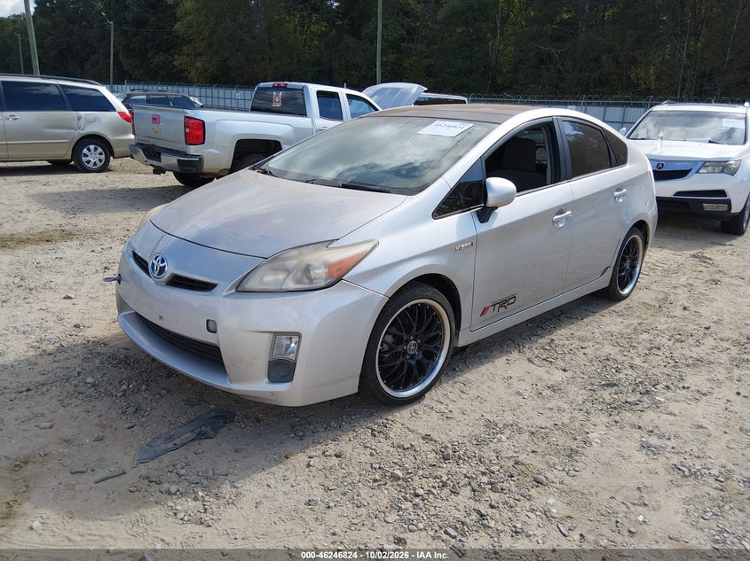 2010 TOYOTA PRIUS III · Photo 2